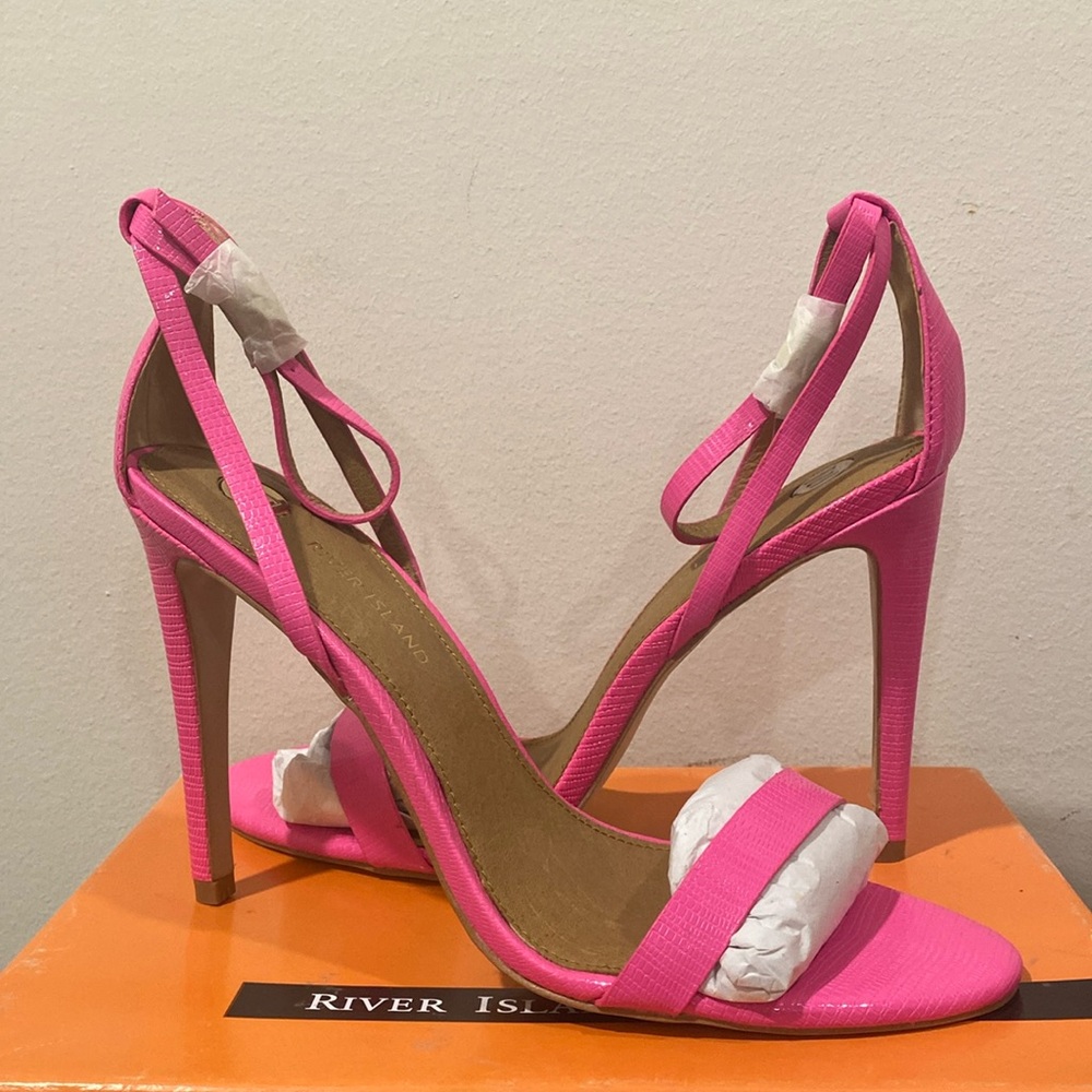 NEVER WORN RIHANA RIVER ISLAND PINK HEELS